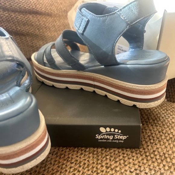 Spring step Sandals - Picture 2 of 11